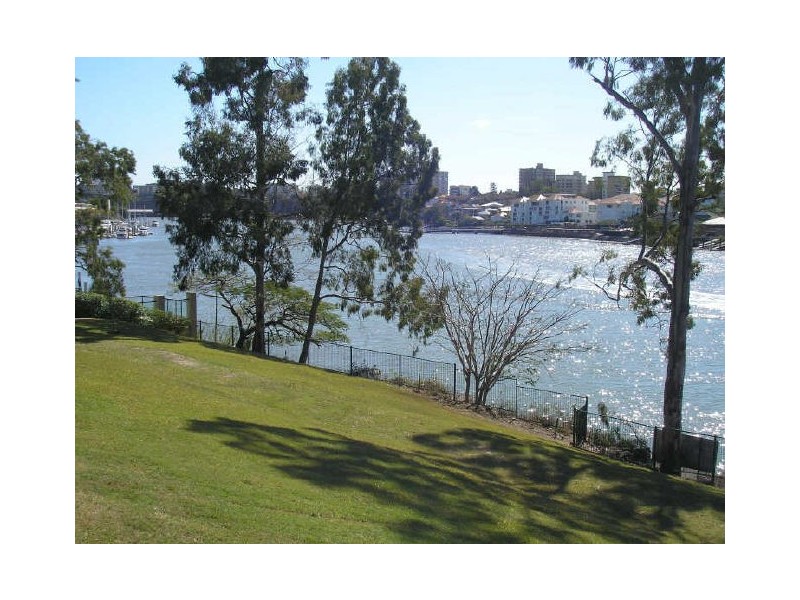 708/9 Castlebar Street, Kangaroo Point QLD 4169