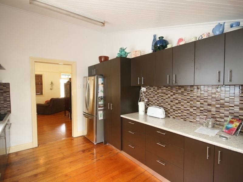 8 Elfin Street, East Brisbane QLD 4169