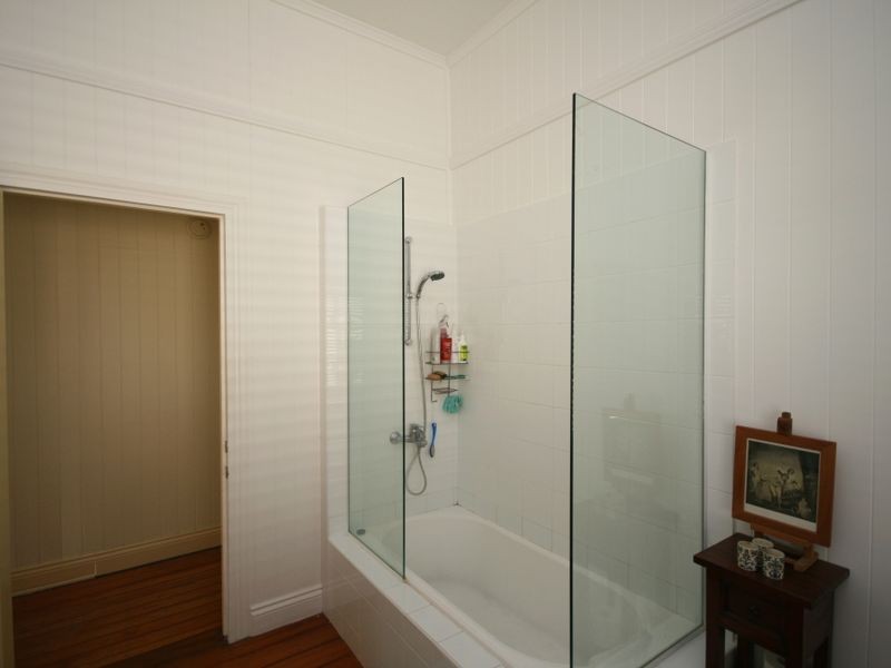 8 Elfin Street, East Brisbane QLD 4169