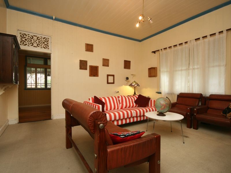 10 Rosslyn Street, East Brisbane QLD 4169