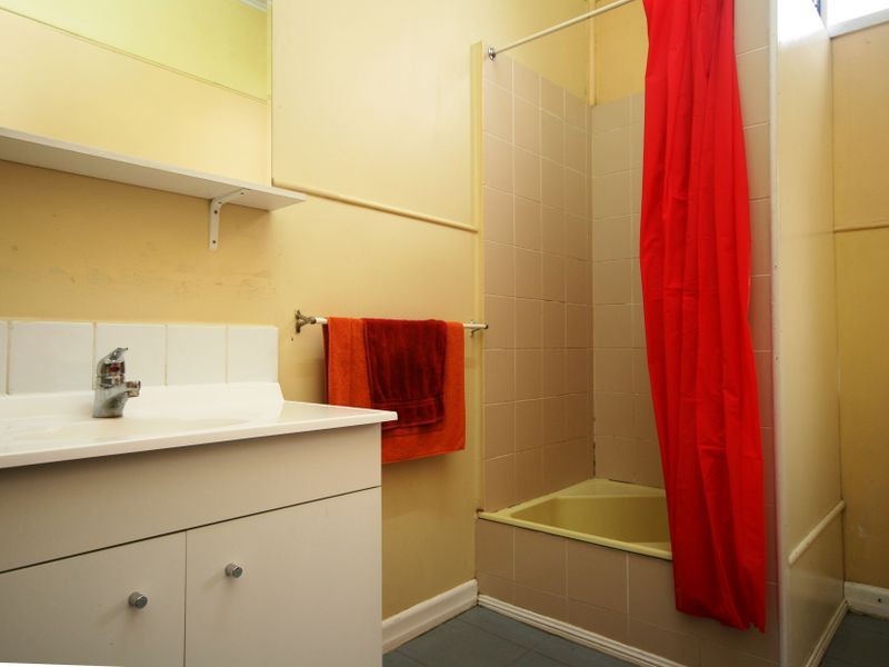 10 Rosslyn Street, East Brisbane QLD 4169