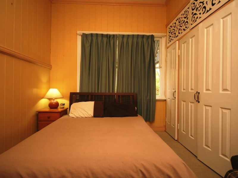 10 Rosslyn Street, East Brisbane QLD 4169