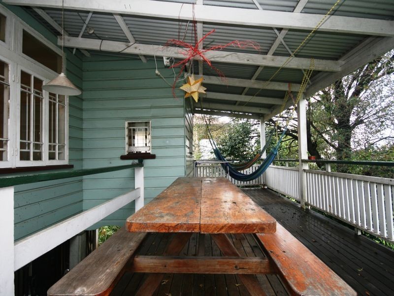 10 Rosslyn Street, East Brisbane QLD 4169