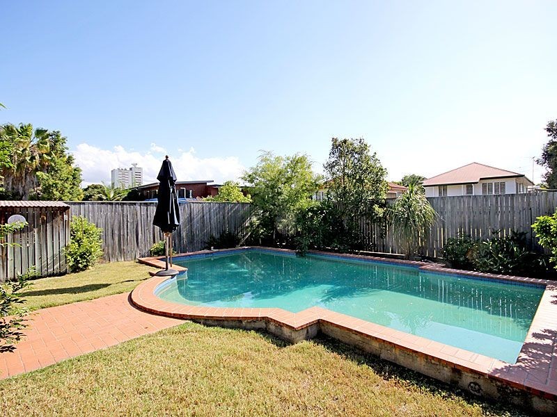 19 Rosina Street, Kangaroo Point QLD 4169