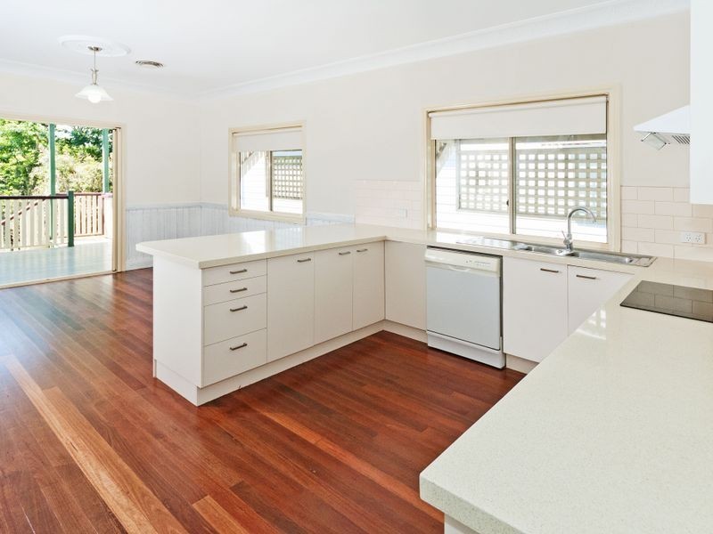 24 Thynne Avenue, Norman Park QLD 4170