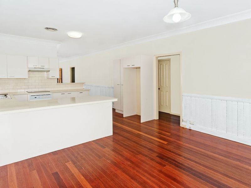 24 Thynne Avenue, Norman Park QLD 4170