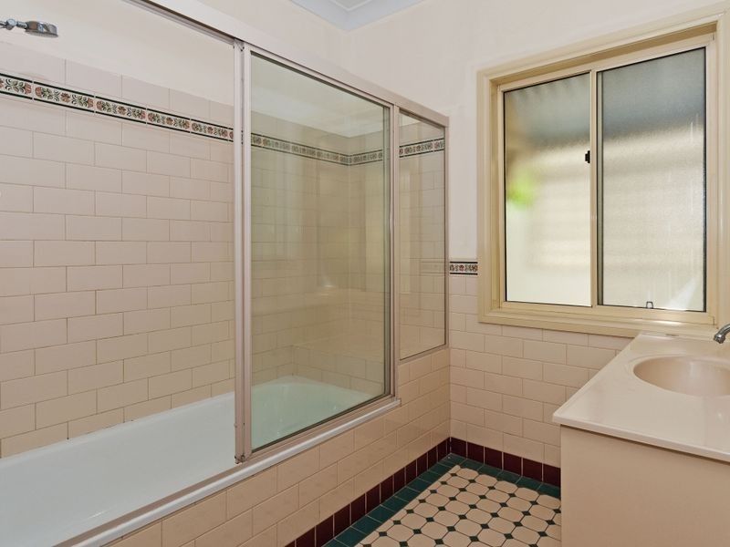 24 Thynne Avenue, Norman Park QLD 4170