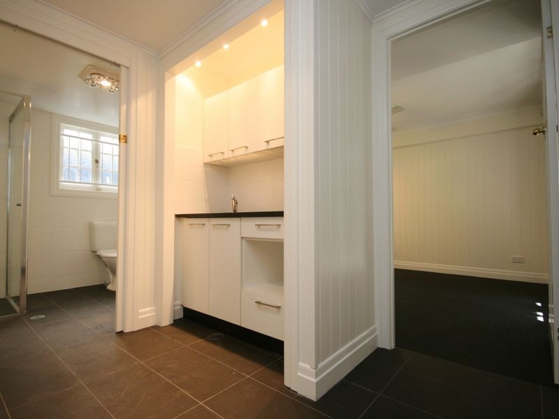 30 Barker Street, East Brisbane QLD 4169