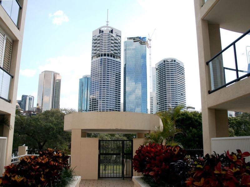 305/36 Macdonald Street, Kangaroo Point QLD 4169