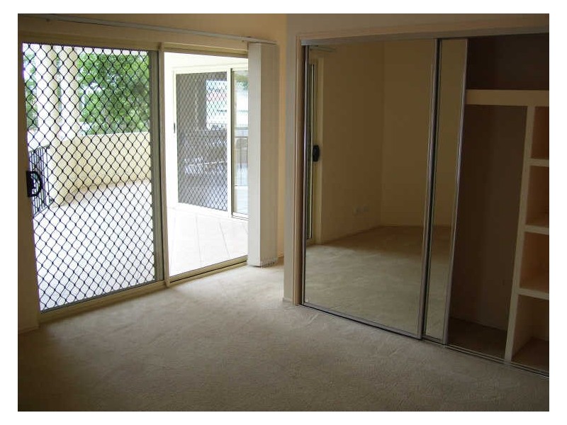 4/15 Rawlins Street, Kangaroo Point QLD 4169