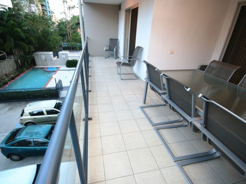 2/19 Thorn Street, Kangaroo Point QLD 4169