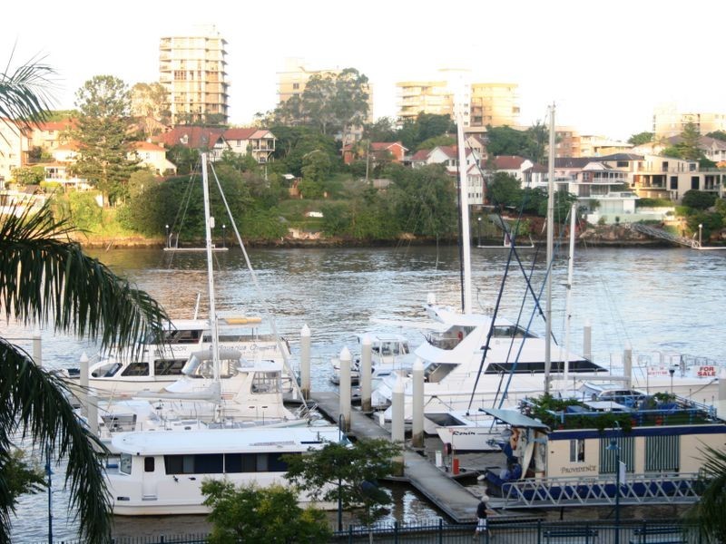 32/10-16 Goodwin St, Kangaroo Point QLD 4169