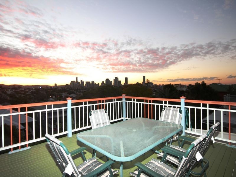 18 Rosslyn Street, East Brisbane QLD 4169