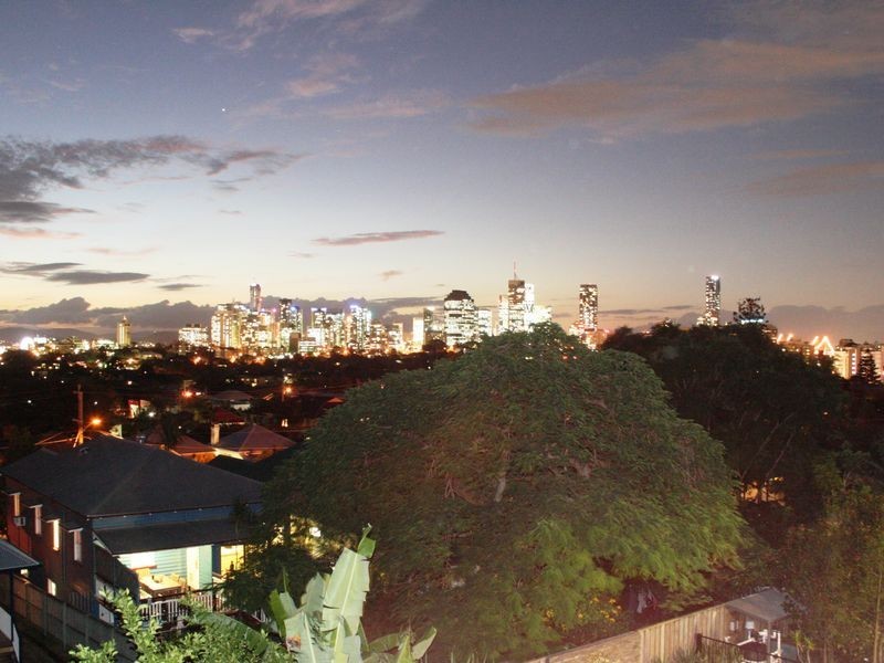 18 Rosslyn Street, East Brisbane QLD 4169