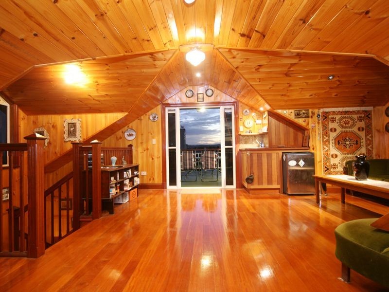 18 Rosslyn Street, East Brisbane QLD 4169