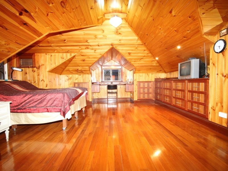 18 Rosslyn Street, East Brisbane QLD 4169