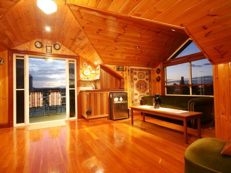 18 Rosslyn Street, East Brisbane QLD 4169