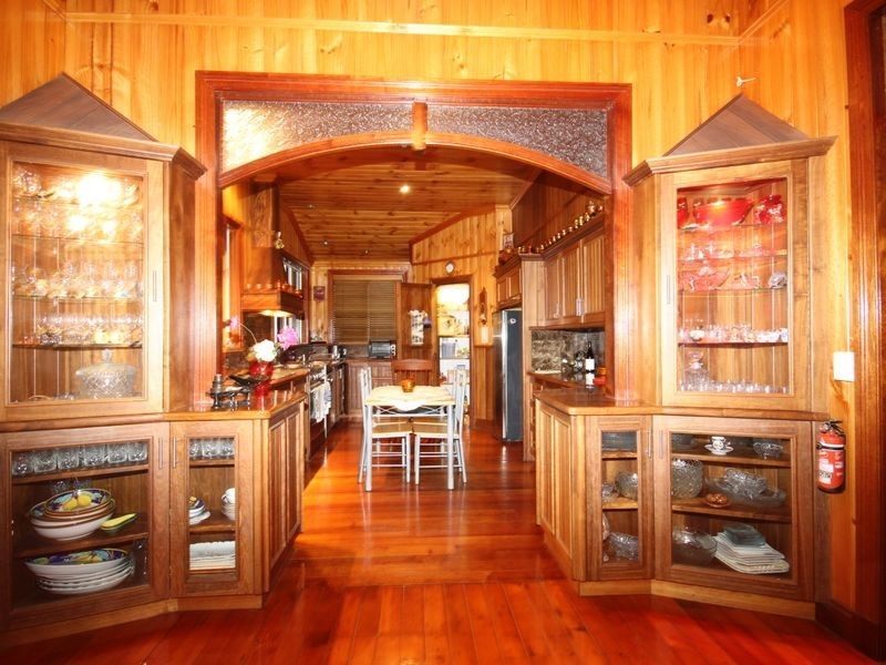 18 Rosslyn Street, East Brisbane QLD 4169