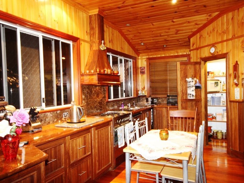 18 Rosslyn Street, East Brisbane QLD 4169