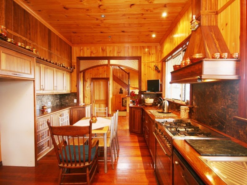 18 Rosslyn Street, East Brisbane QLD 4169