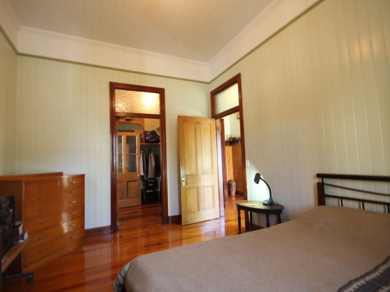 18 Rosslyn Street, East Brisbane QLD 4169