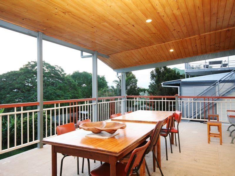 18 Rosslyn Street, East Brisbane QLD 4169