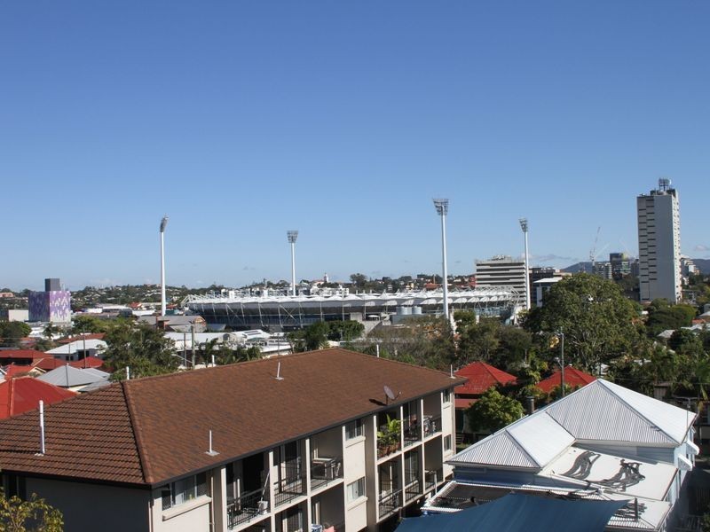 18 Rosslyn Street, East Brisbane QLD 4169