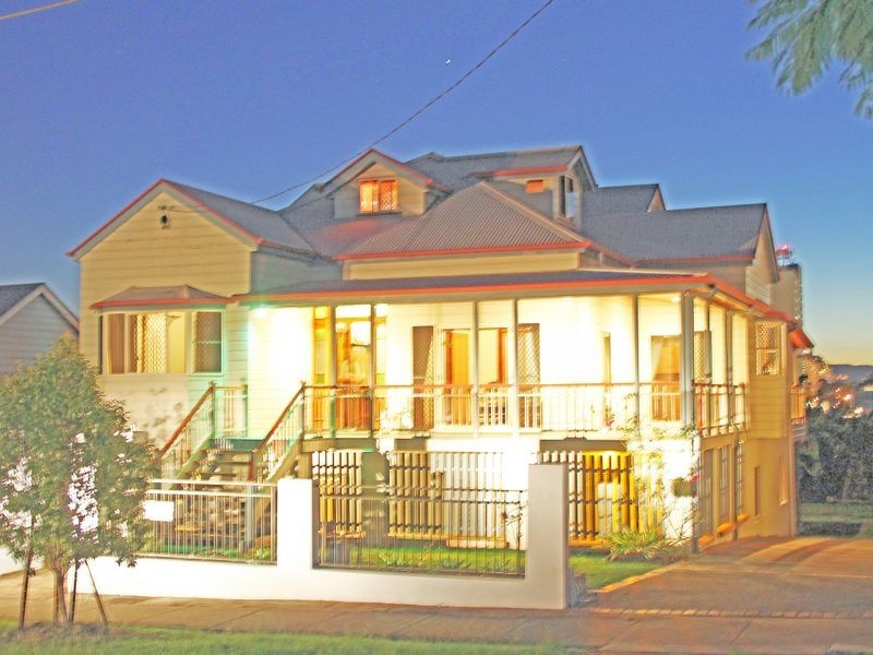 18 Rosslyn Street, East Brisbane QLD 4169