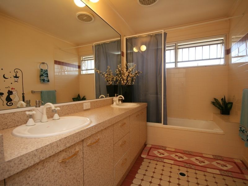 25 Picasso Street, Carina QLD 4152