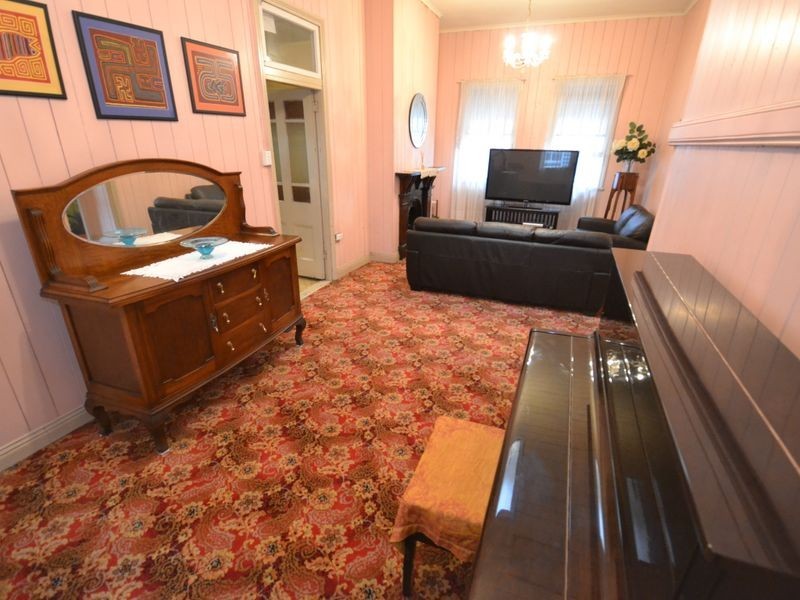22 Lockerbie Street, Kangaroo Point QLD 4169