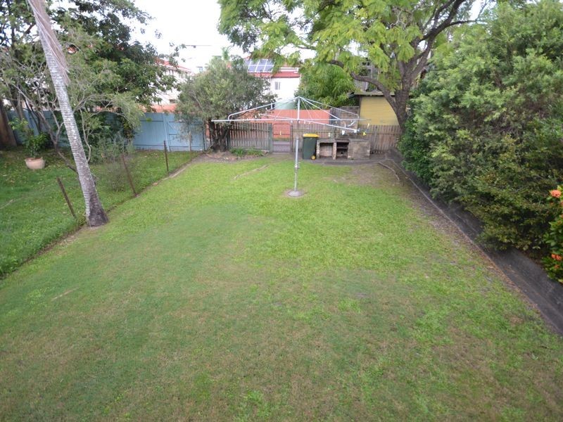 22 Lockerbie Street, Kangaroo Point QLD 4169
