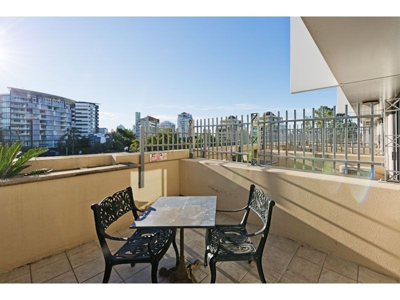 413/9 Castlebar Street, Kangaroo Point QLD 4169