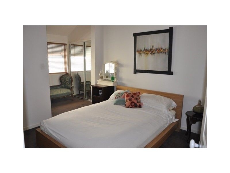 2/925 Stanley Street East, East Brisbane QLD 4169