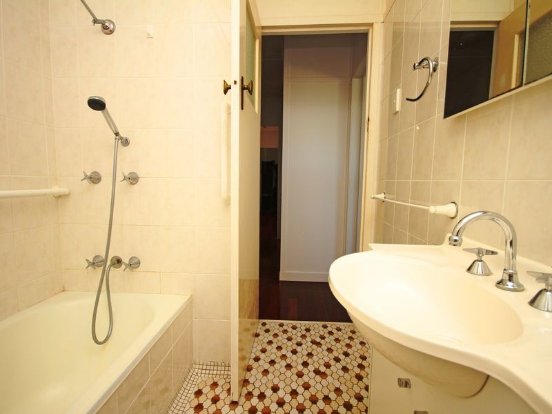 23 Diamond Street, Holland Park QLD 4121