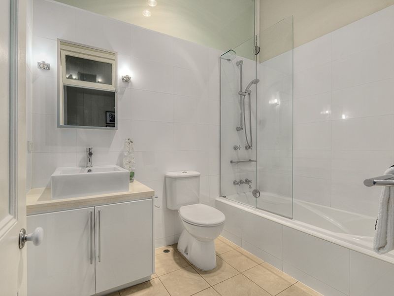 99 Baines St, Kangaroo Point QLD 4169