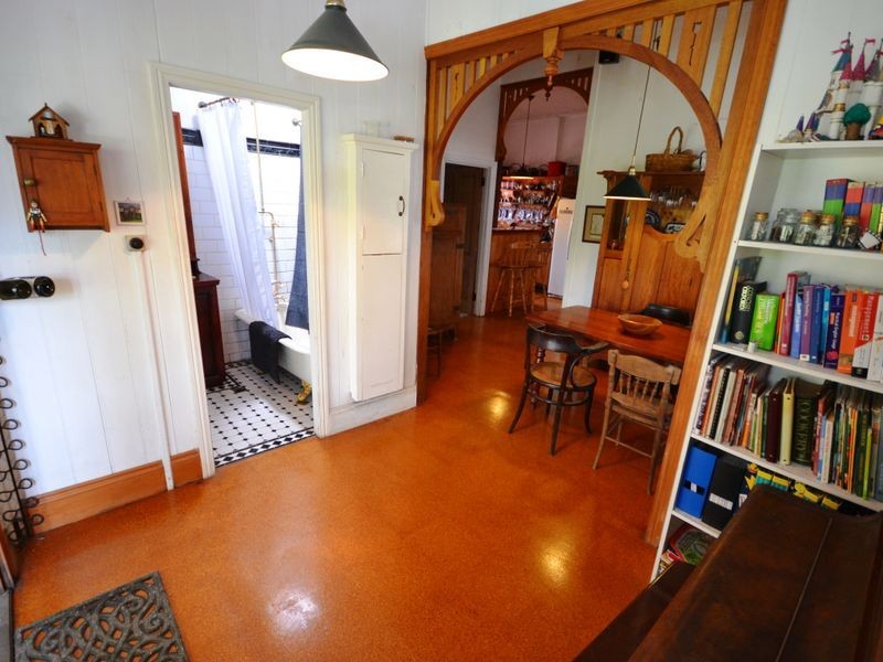 49 Baines St, Kangaroo Point QLD 4169