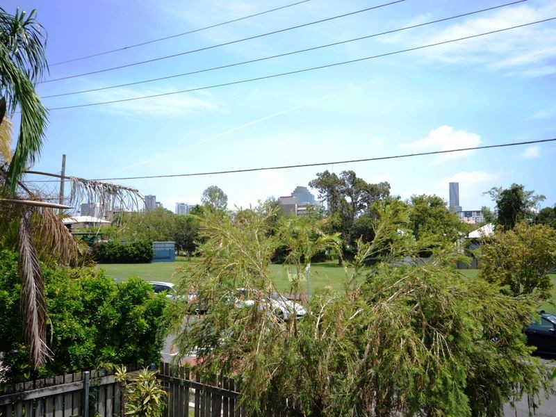49 Baines St, Kangaroo Point QLD 4169