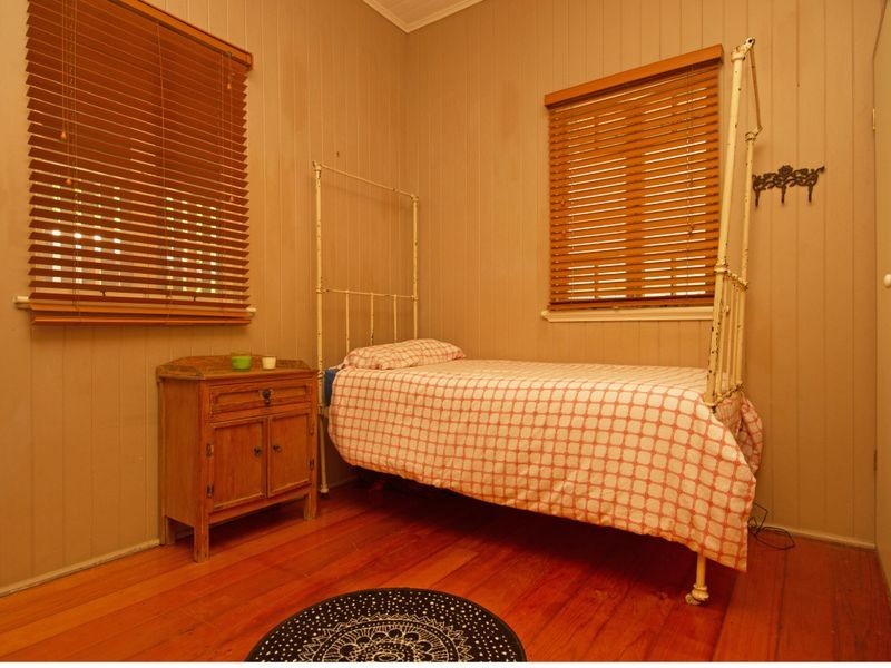 187 Cornwall St, Greenslopes QLD 4120