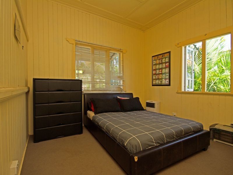 16 Ellis Street, Greenslopes QLD 4120