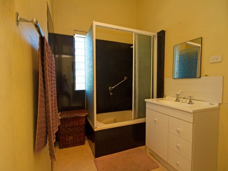 16 Ellis Street, Greenslopes QLD 4120