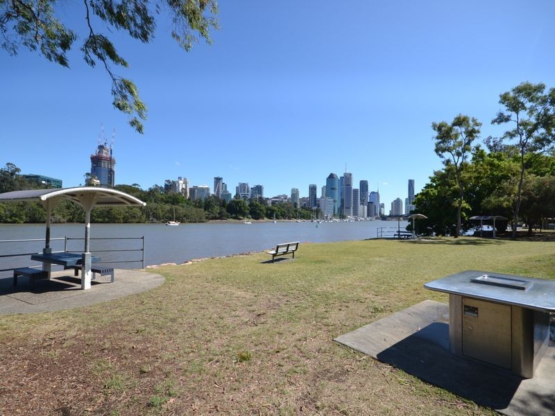 18 Toohey Street, Kangaroo Point QLD 4169