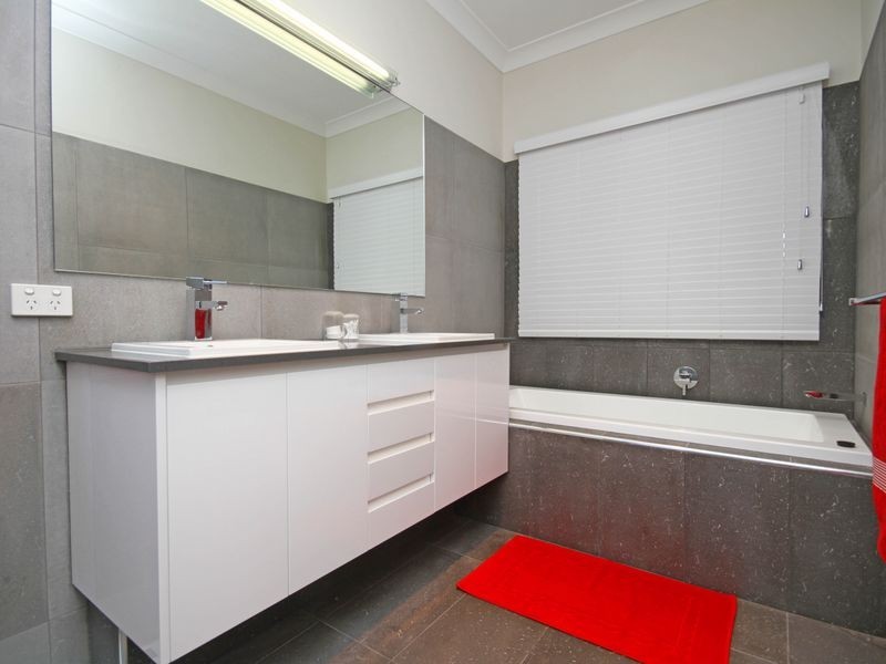 19 Lockhart Street, Woolloongabba QLD 4102