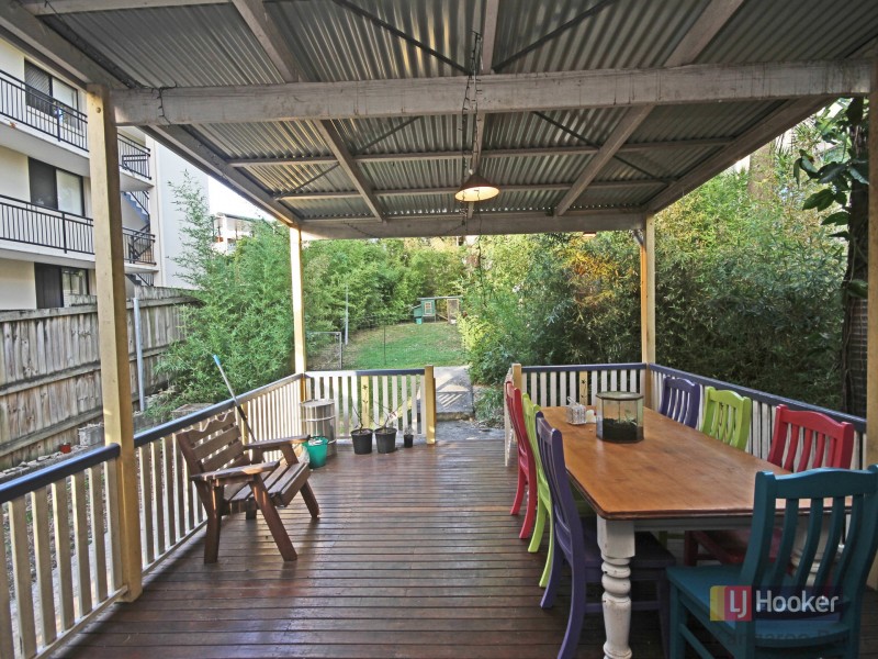 11 Eskgrove Street, East Brisbane QLD 4169