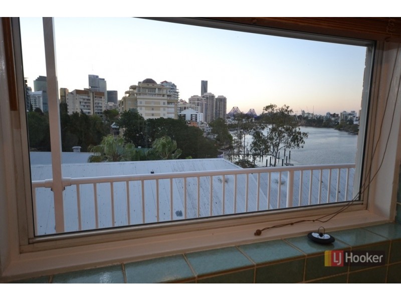 74/64 Thorn Street, Kangaroo Point QLD 4169