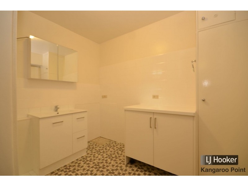 2/64 Thorn Street, Kangaroo Point QLD 4169