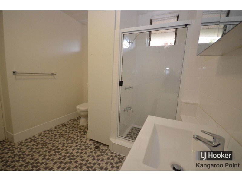 2/64 Thorn Street, Kangaroo Point QLD 4169