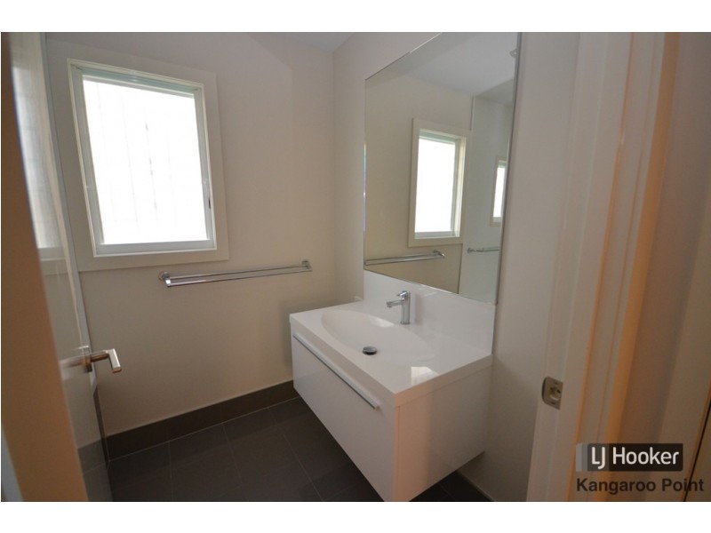 33 Rosina Street, Kangaroo Point QLD 4169