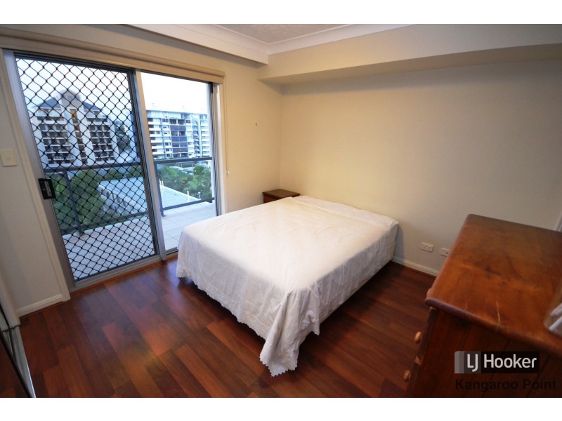 21/19 Thorn Street, Kangaroo Point QLD 4169