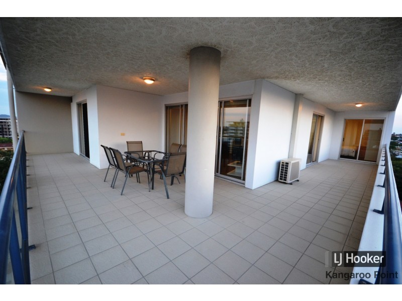 21/19 Thorn Street, Kangaroo Point QLD 4169