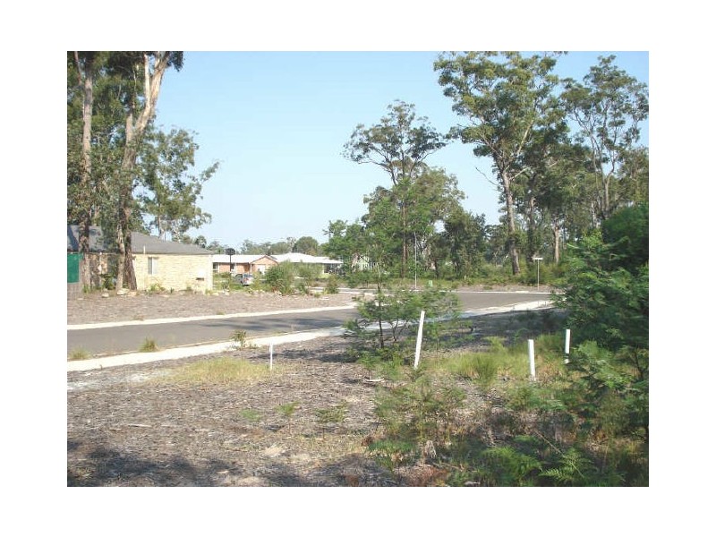 8 Suzanne Way, Broulee NSW 2537